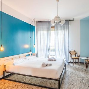 Camera grande con letto king size